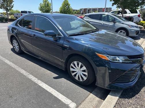 2019 Toyota Camry Hybrid LE