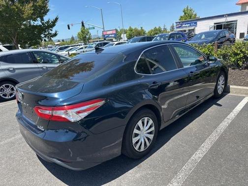 2019 Toyota Camry Hybrid LE
