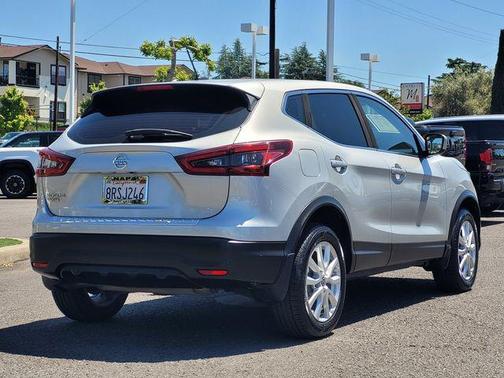 Brilliant Silver Metallic 2020 Nissan Rogue Sport S