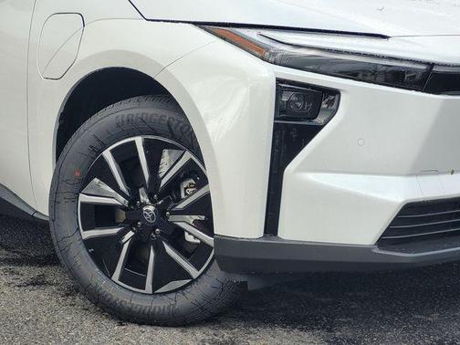 Wind Chill Pearl 2026 Toyota bZ XLE Plus