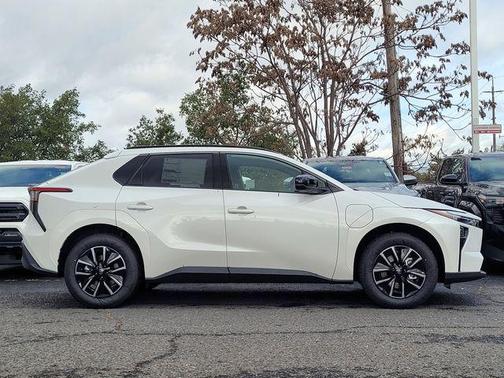 Wind Chill Pearl 2026 Toyota bZ XLE Plus