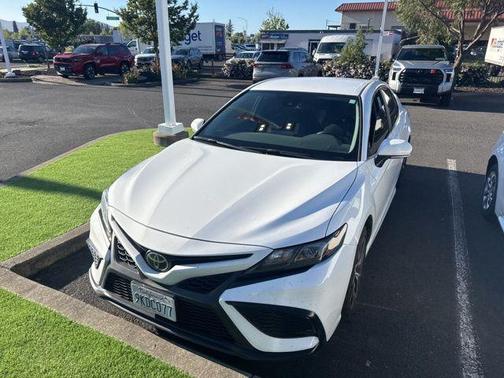 Ice Cap 2024 Toyota Camry SE