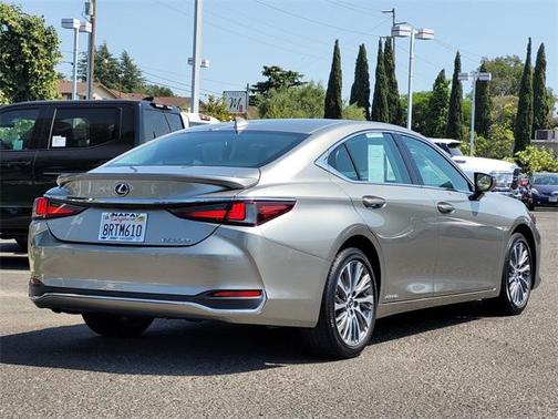 2020 Lexus ES 300h Base
