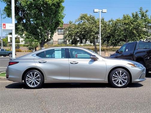 2020 Lexus ES 300h Base
