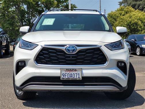 2023 Toyota Highlander Hybrid Platinum
