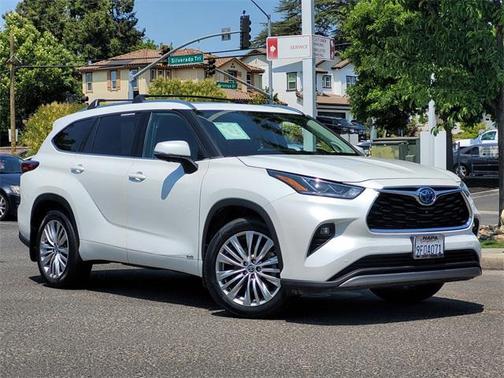 2023 Toyota Highlander Hybrid Platinum