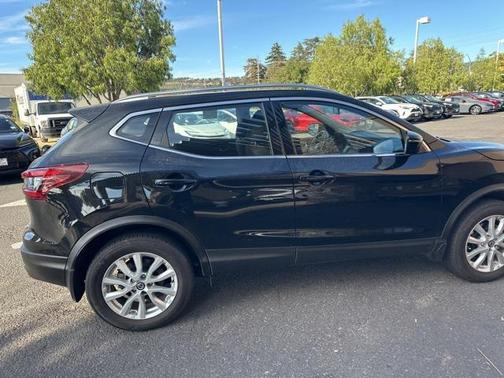 2022 Nissan Rogue Sport SV