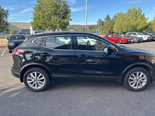 2022 Nissan Rogue Sport SV