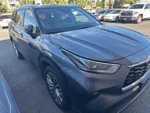 2023 Toyota Highlander Platinum