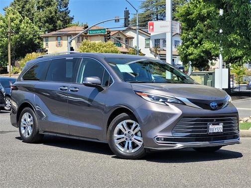 2022 Toyota Sienna Platinum 7 Passenger