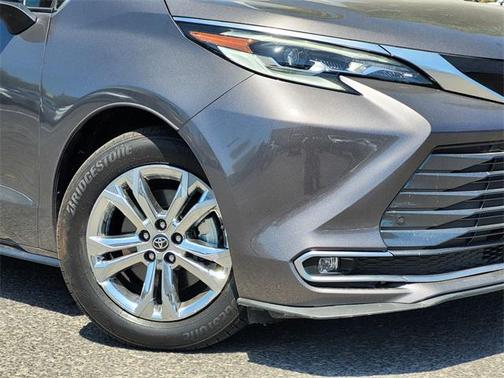 2022 Toyota Sienna Platinum 7 Passenger