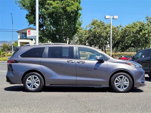2022 Toyota Sienna Platinum 7 Passenger