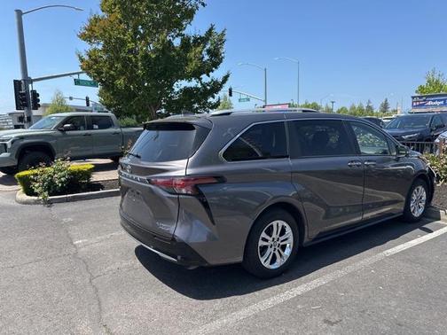 2022 Toyota Sienna Platinum 7 Passenger