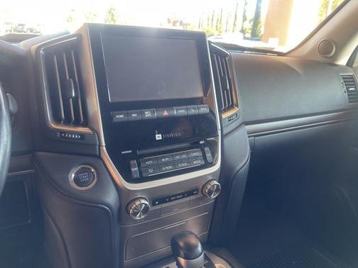 2017 Toyota Land Cruiser Base