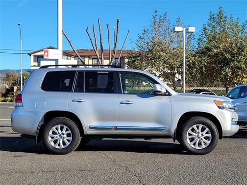 2017 Toyota Land Cruiser Base