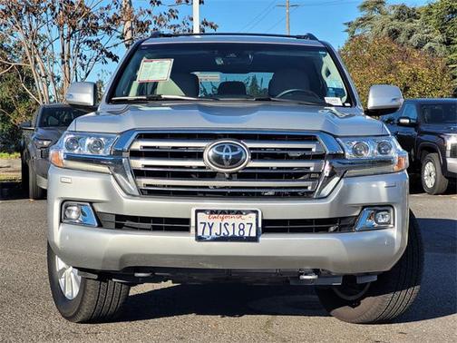 2017 Toyota Land Cruiser Base