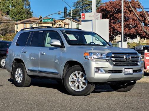 2017 Toyota Land Cruiser Base