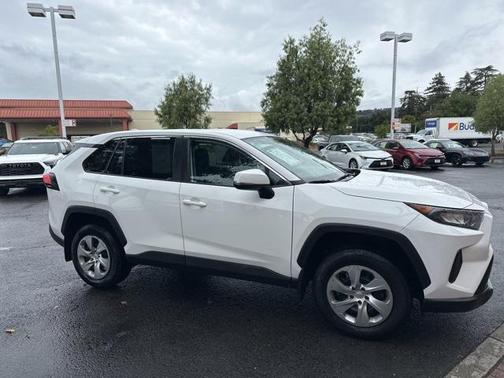 2022 Toyota RAV4 LE
