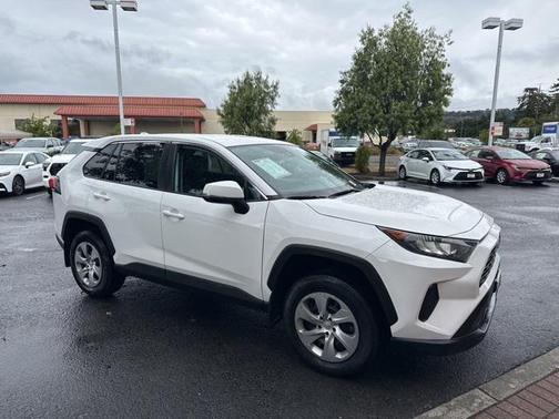 2022 Toyota RAV4 LE