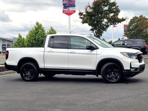 Platinum White Pearl 2023 Honda Ridgeline Black