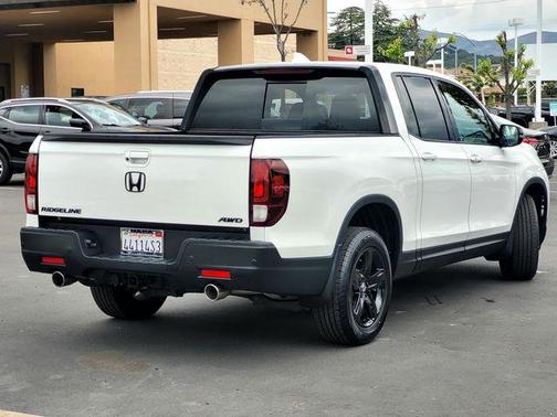 Platinum White Pearl 2023 Honda Ridgeline Black