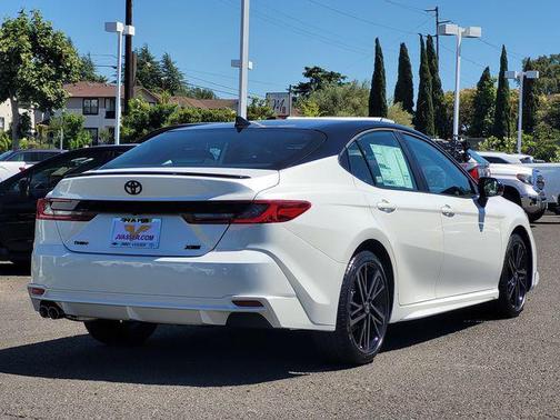 Wind Chill Pearl w/Midnight Black Metallic Roof 2026 Toyota Camry XSE