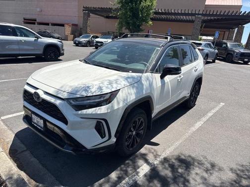 2022 Toyota RAV4 Hybrid SE