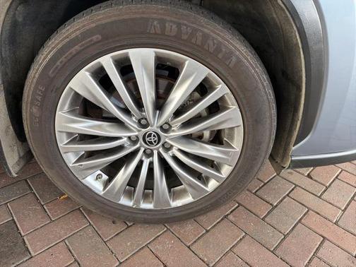 2023 Toyota Highlander Hybrid Platinum