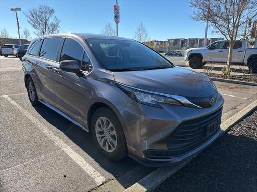 2021 Toyota Sienna LE