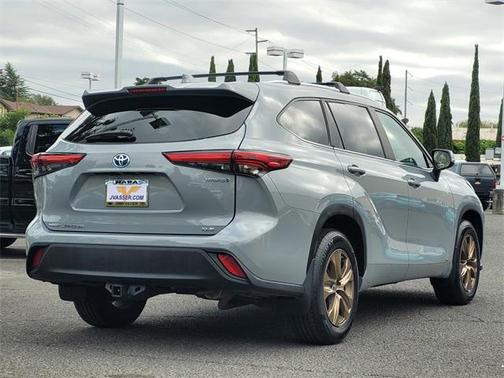 2023 Toyota Highlander Hybrid XLE