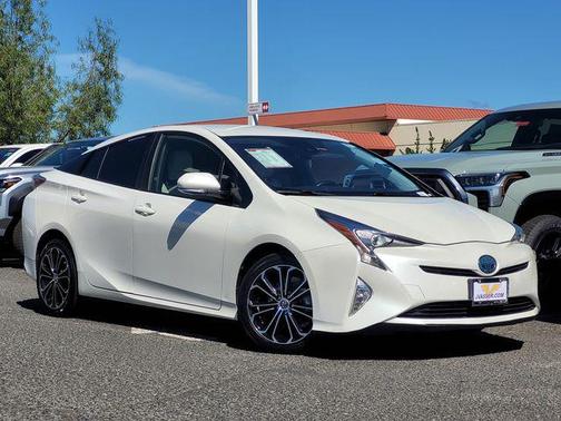 Blizzard Pearl 2016 Toyota Prius Three Touring