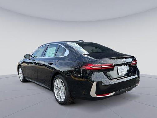 2025 BMW 530 i xDrive
