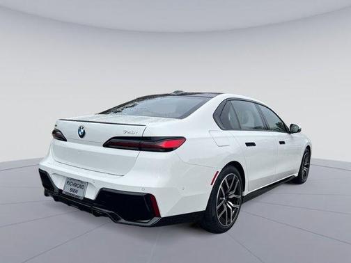 Alpine White 2026 BMW 740 i xDrive