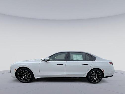 Alpine White 2026 BMW 740 i xDrive