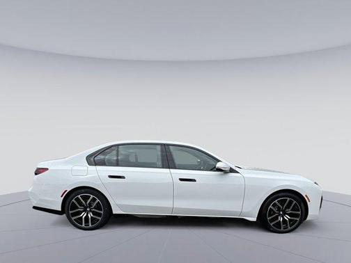 Alpine White 2026 BMW 740 i xDrive