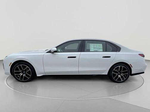 Alpine White 2026 BMW 740 i xDrive
