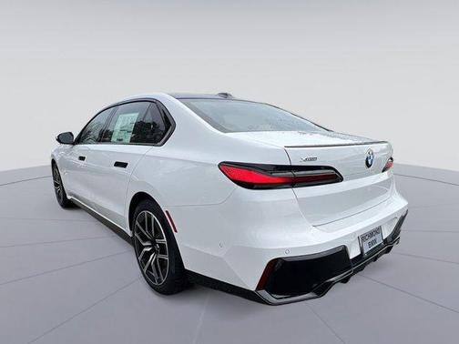 Alpine White 2026 BMW 740 i xDrive
