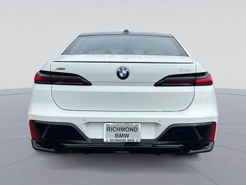 Alpine White 2026 BMW 740 i xDrive