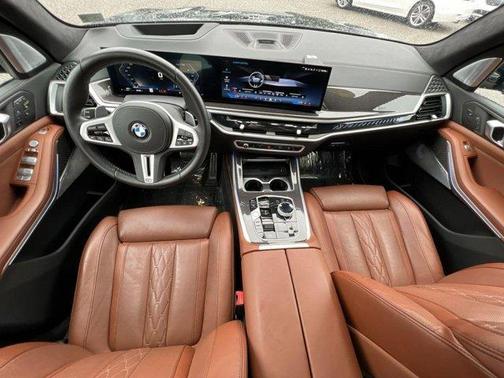 2025 BMW X7 M60i