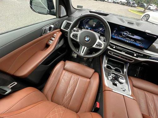 2025 BMW X7 M60i