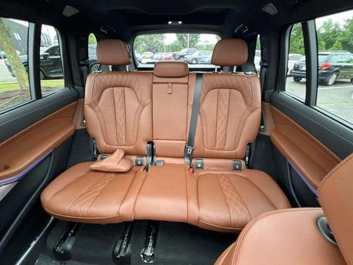 2025 BMW X7 M60i