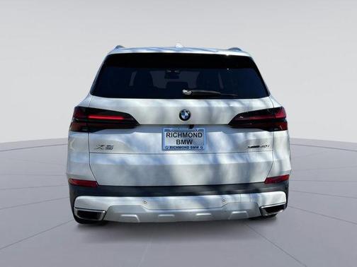 White Metallic 2024 BMW X5 xDrive40i