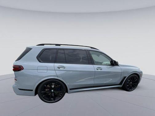 Gray Metallic 2026 BMW X7 M60i