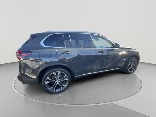 Gray Metallic 2026 BMW X5 xDrive40i