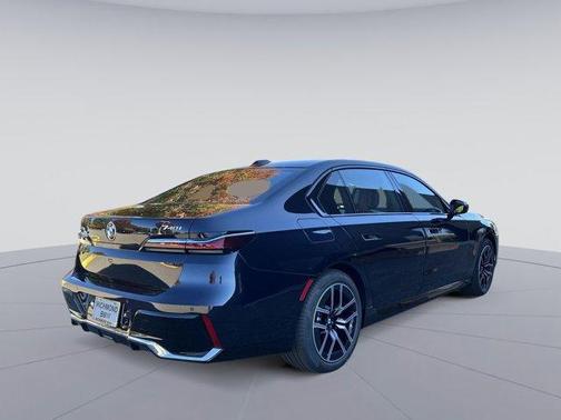 2025 BMW 740 i
