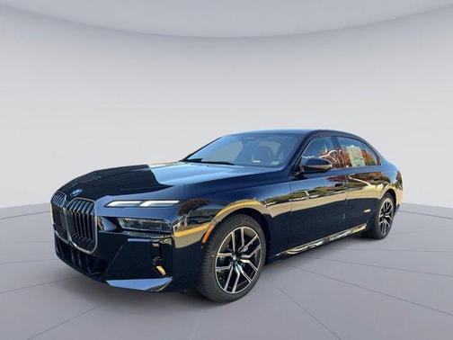 2025 BMW 740 i