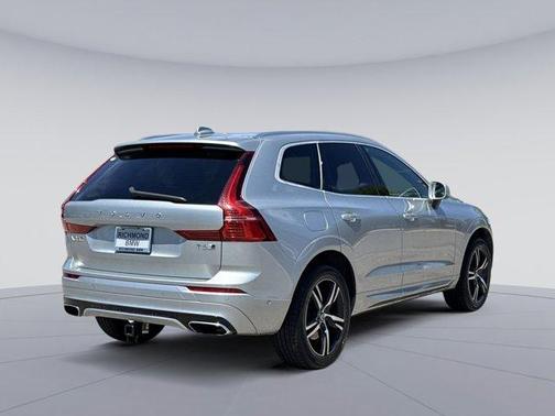 Electric Silver Metallic 2018 Volvo XC60 T6 R-Design