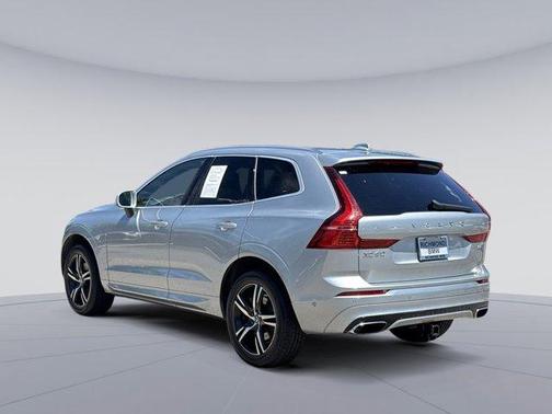 Electric Silver Metallic 2018 Volvo XC60 T6 R-Design