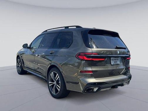 Manhattan Green Metallic 2027 BMW X7 xDrive40i