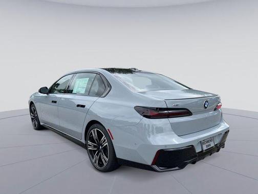 2025 BMW 740 i xDrive